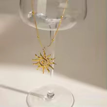 Collier Soleil en Spirale - Acier Inoxydable Martelé Plaqué Or 18K