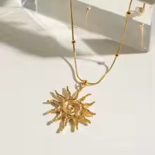 Collier Soleil en Spirale - Acier Inoxydable Martelé Plaqué Or 18K